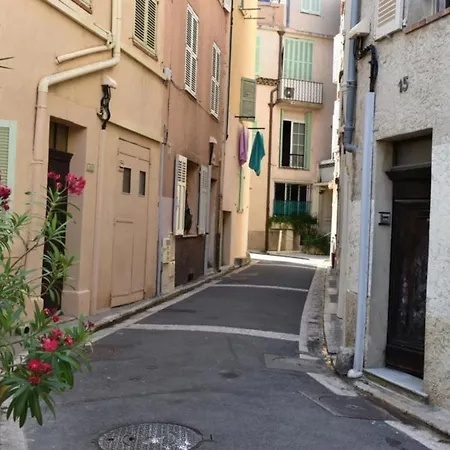 Apartment T2 In The Historic Center Of