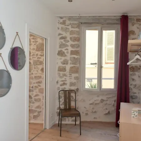 Daire T2 In The Historic Center Of Antibes